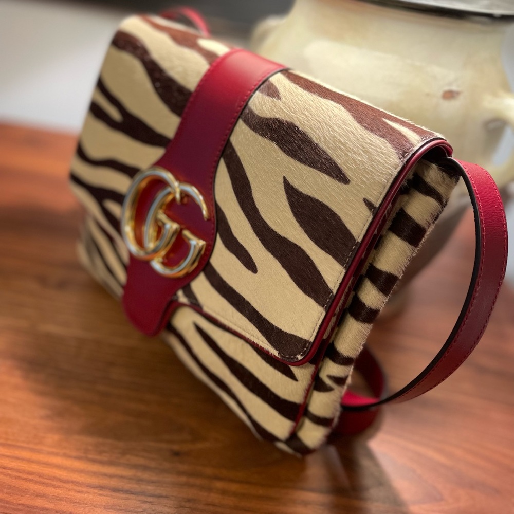 GUCCI Arli Tiger Print Medium Shoulder Bag - Picture 9 of 12